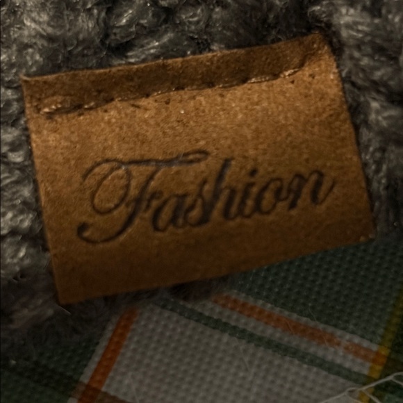 Women’s Grey knit beanie - Picture 2 of 3